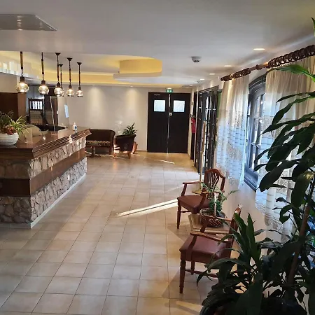 Anais Bay פרוטאראס