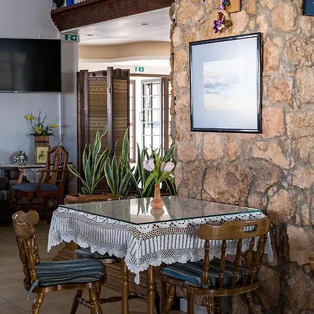 Anais Bay Протарас