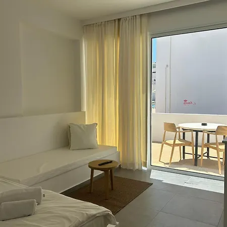 Anais Bay Протарас