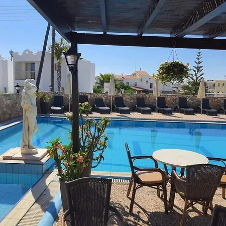 Anais Bay 3*