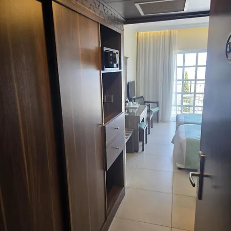 Anais Bay 3*