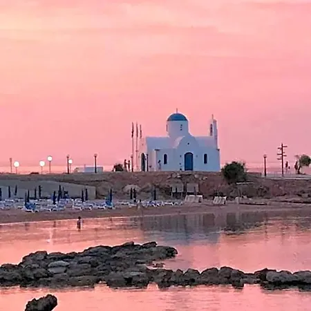 Anais Bay
