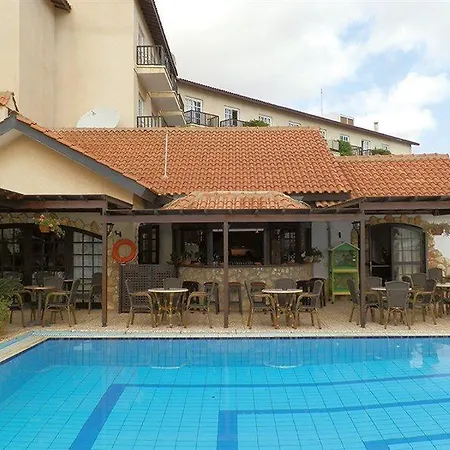 Отель Anais Bay 3*